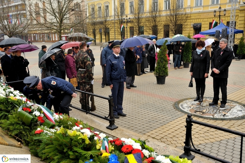 Koszorúzás március 15-én