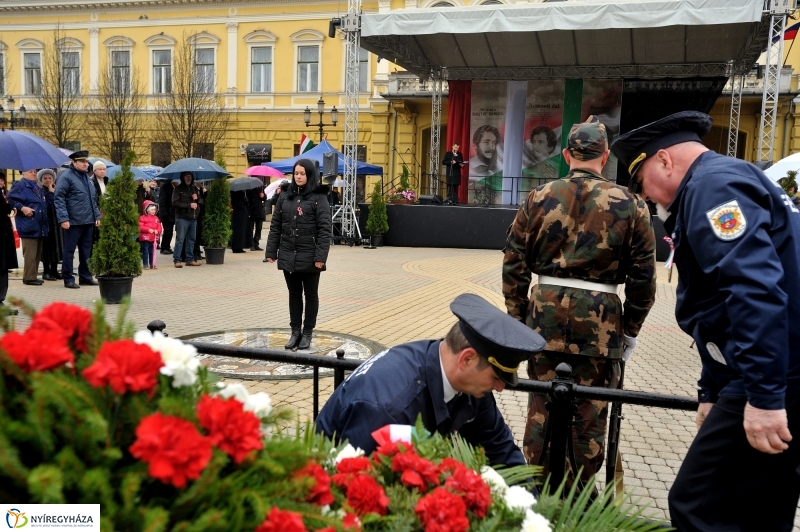 Koszorúzás március 15-én