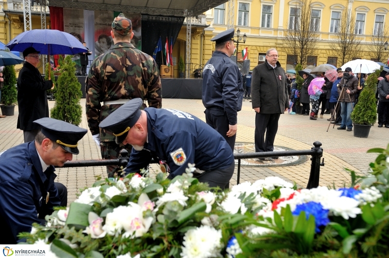 Koszorúzás március 15-én