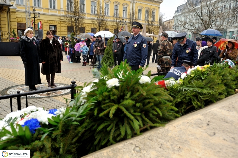 Koszorúzás március 15-én