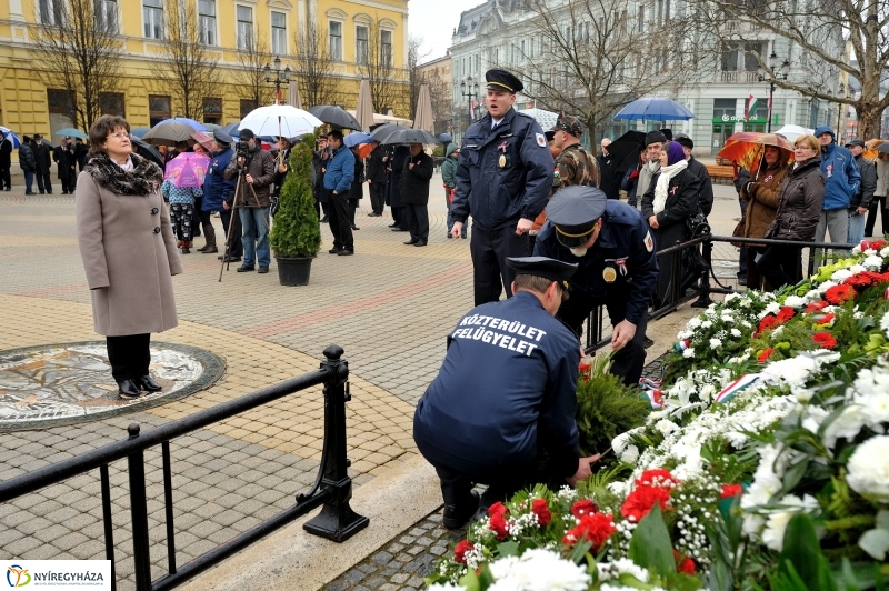Koszorúzás március 15-én