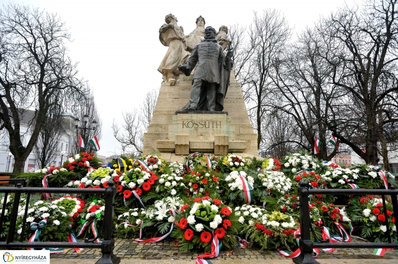 Koszorúzás március 15-én