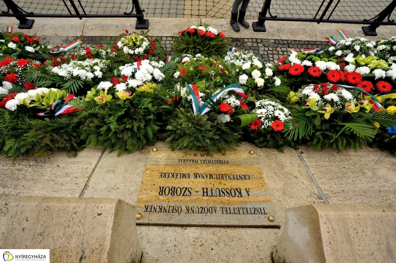 Koszorúzás március 15-én