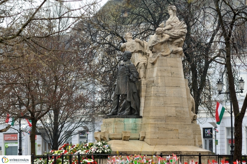 Koszorúzás március 15-én