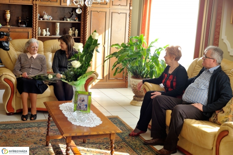 Szépkorú köszöntése - Illés Józsefné