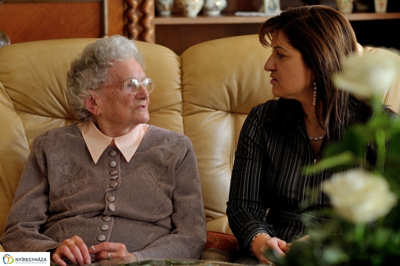 Szépkorú köszöntése - Illés Józsefné