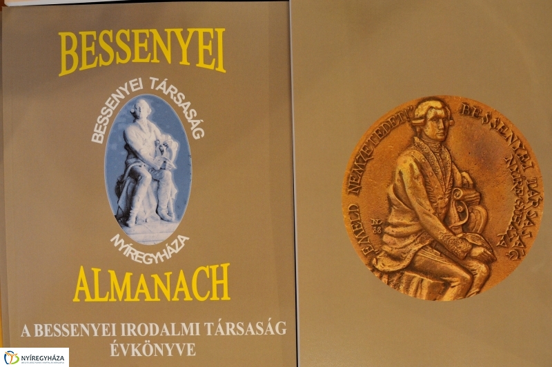 Kötetek bemutatója a megyei könyvtárban