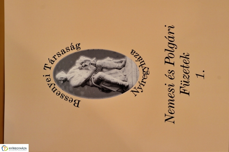 Kötetek bemutatója a megyei könyvtárban