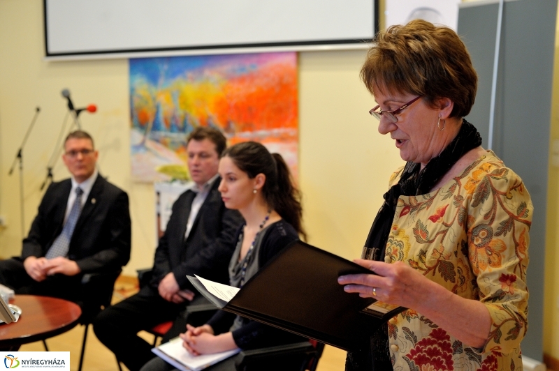 Kötetek bemutatója a megyei könyvtárban