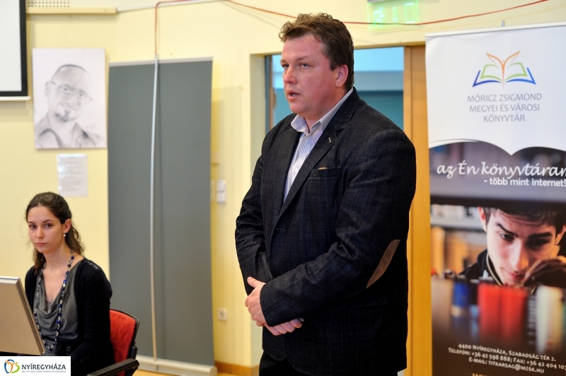 Kötetek bemutatója a megyei könyvtárban