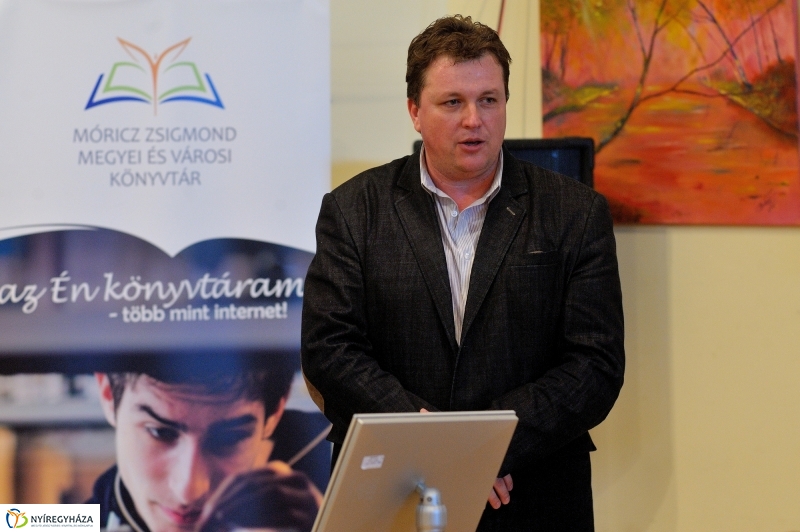 Kötetek bemutatója a megyei könyvtárban