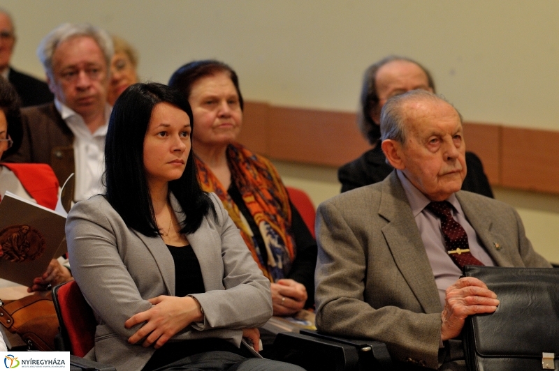 Kötetek bemutatója a megyei könyvtárban