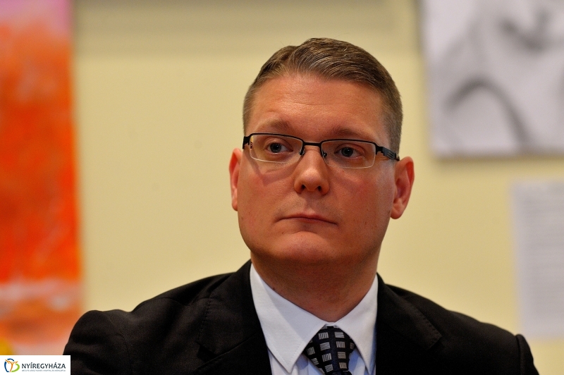 Kötetek bemutatója a megyei könyvtárban