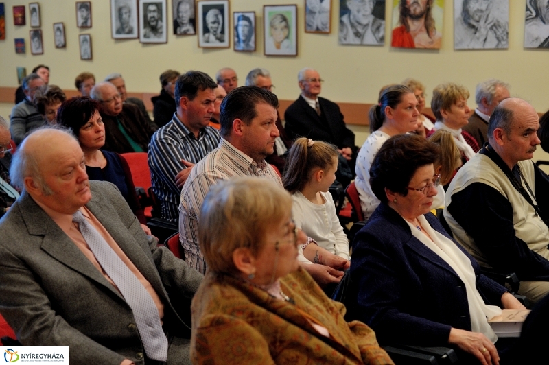 Kötetek bemutatója a megyei könyvtárban