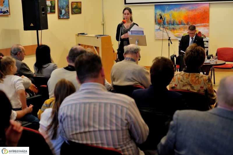 Kötetek bemutatója a megyei könyvtárban