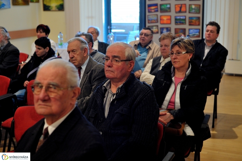 Kötetek bemutatója a megyei könyvtárban