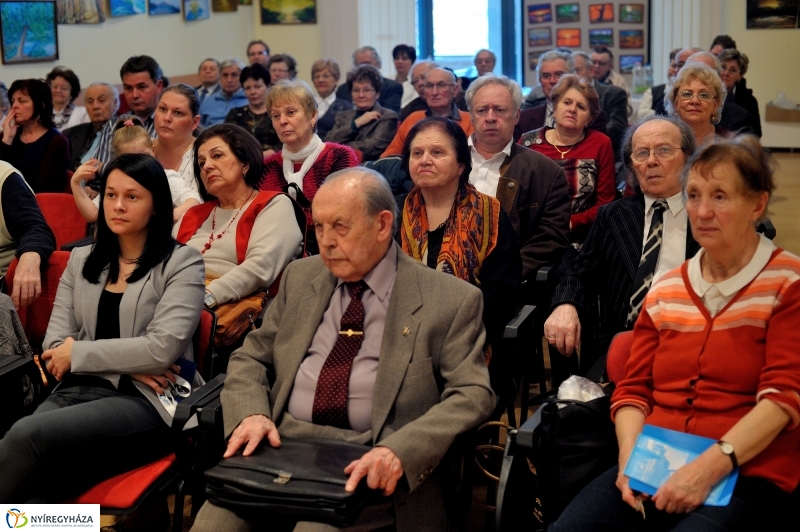 Kötetek bemutatója a megyei könyvtárban