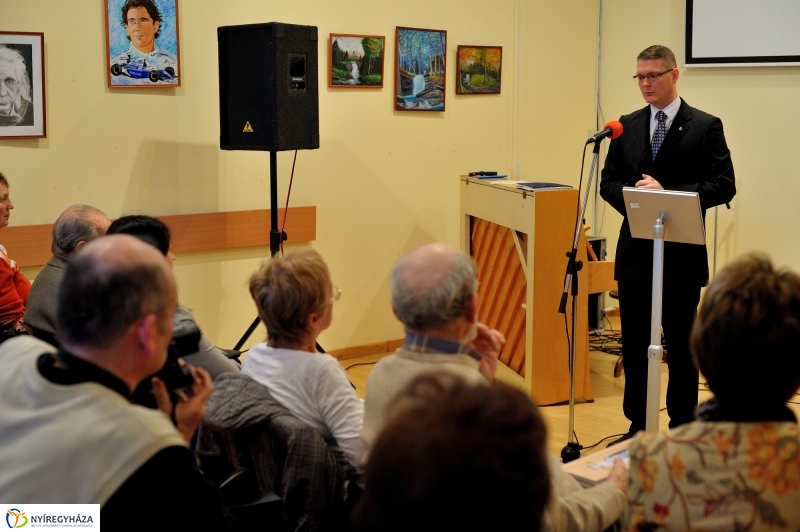 Kötetek bemutatója a megyei könyvtárban