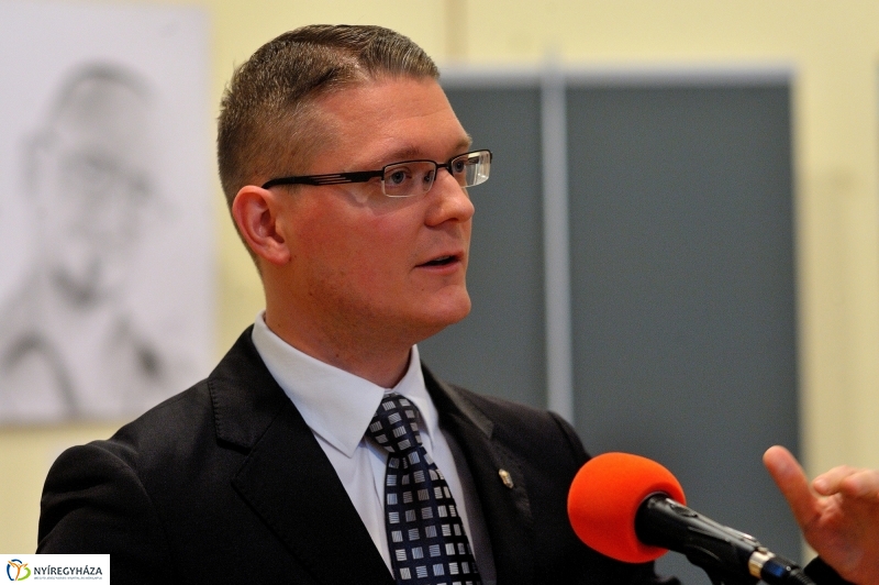 Kötetek bemutatója a megyei könyvtárban