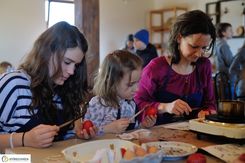Hagyományos tojásfestés a Múzeumfaluban