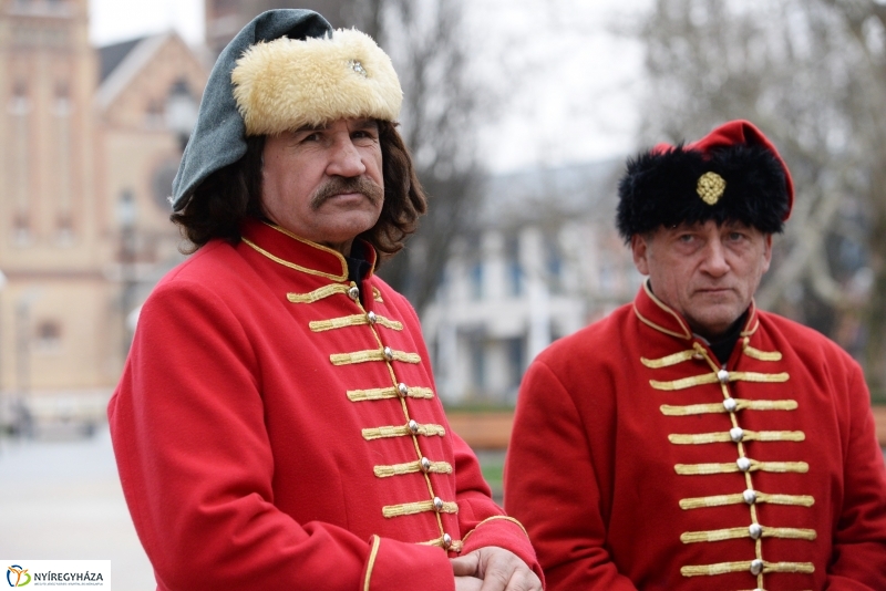 Koszorúzás Rákóczi Ferenc emléktáblája előtt