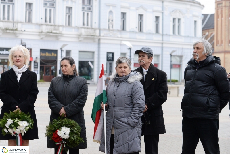 Koszorúzás Rákóczi Ferenc emléktáblája előtt