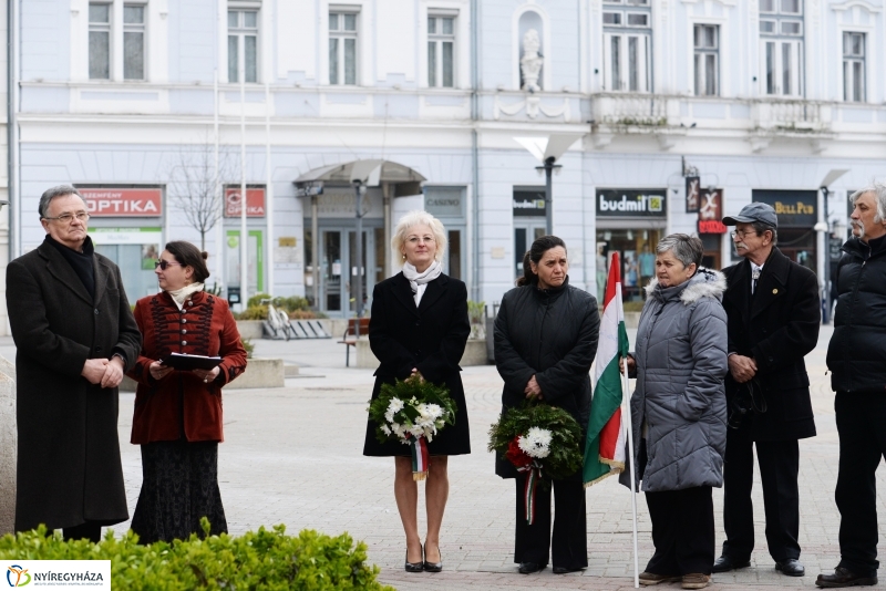 Koszorúzás Rákóczi Ferenc emléktáblája előtt