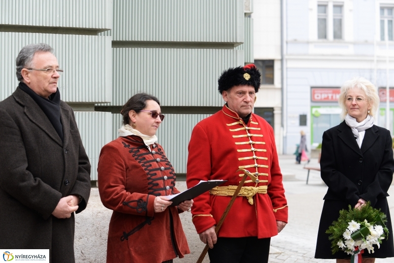 Koszorúzás Rákóczi Ferenc emléktáblája előtt