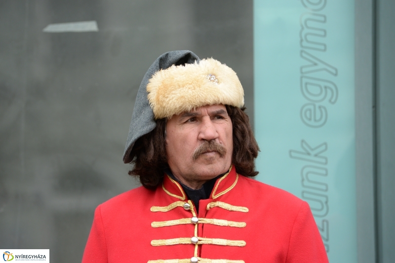 Koszorúzás Rákóczi Ferenc emléktáblája előtt