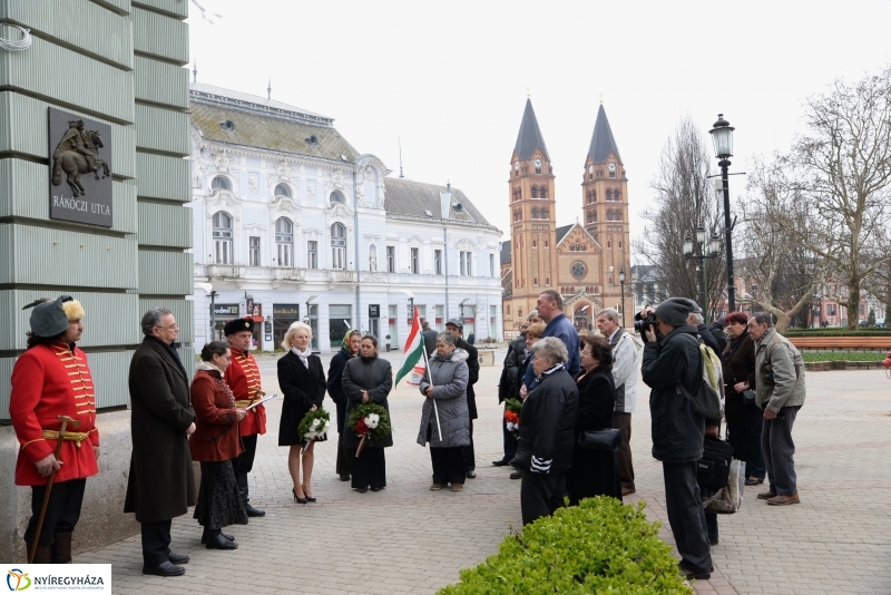 Koszorúzás Rákóczi Ferenc emléktáblája előtt