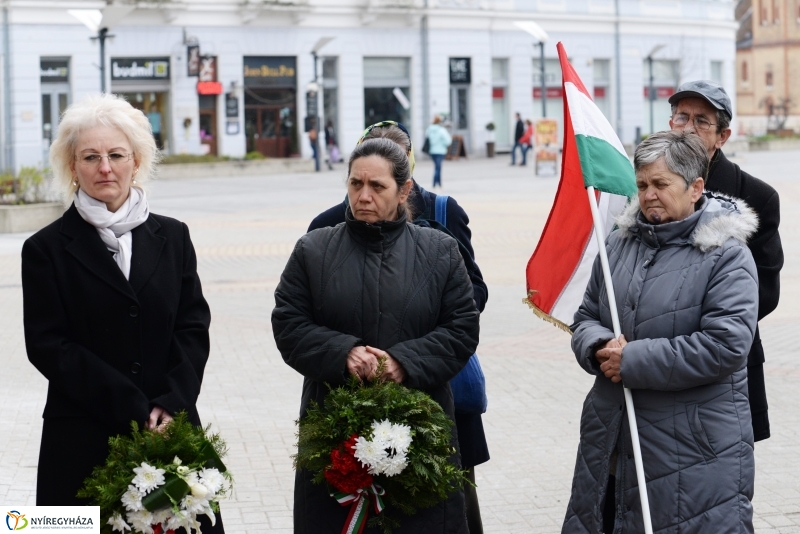 Koszorúzás Rákóczi Ferenc emléktáblája előtt