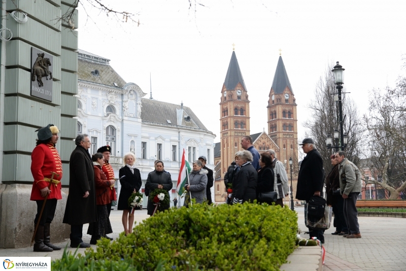 Koszorúzás Rákóczi Ferenc emléktáblája előtt