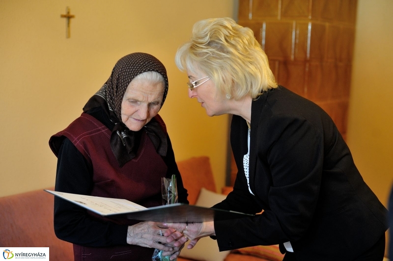 Szépkorú köszöntése - Koós Györgyné