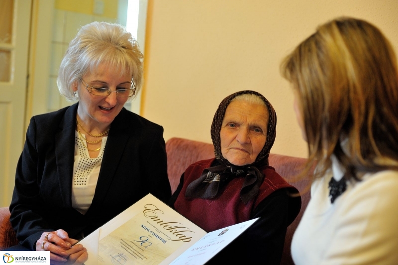 Szépkorú köszöntése - Koós Györgyné