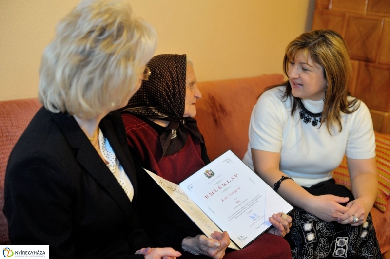 Szépkorú köszöntése - Koós Györgyné