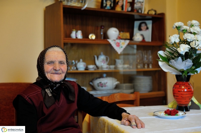 Szépkorú köszöntése - Koós Györgyné