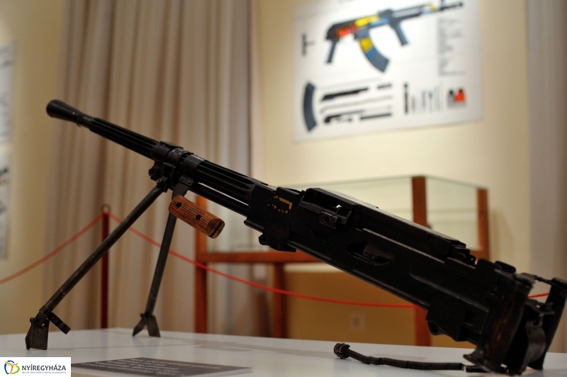 Fegyverkiállítás a múzeumban