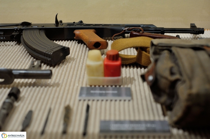 Fegyverkiállítás a múzeumban