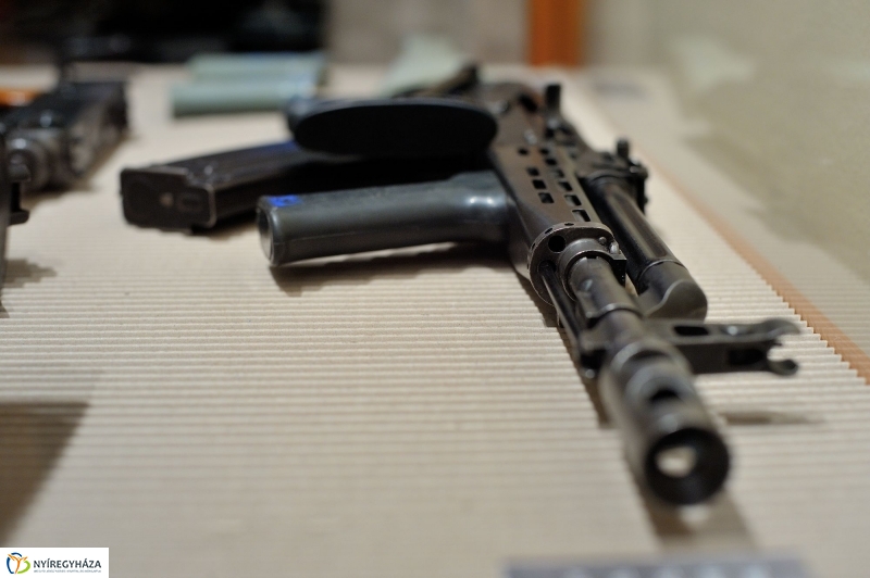 Fegyverkiállítás a múzeumban