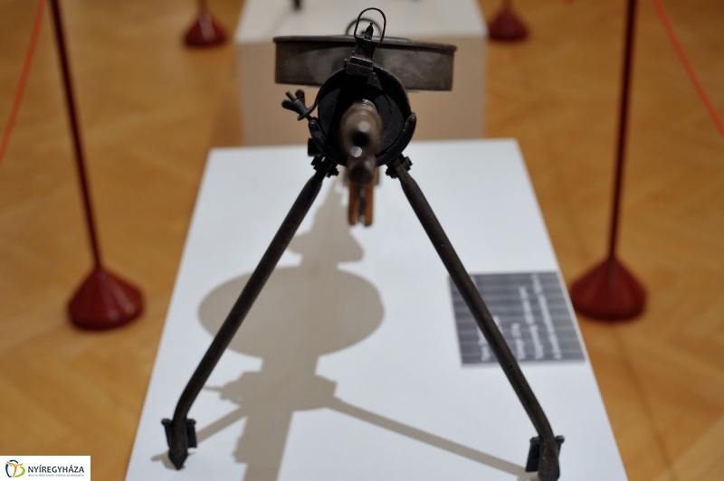 Fegyverkiállítás a múzeumban