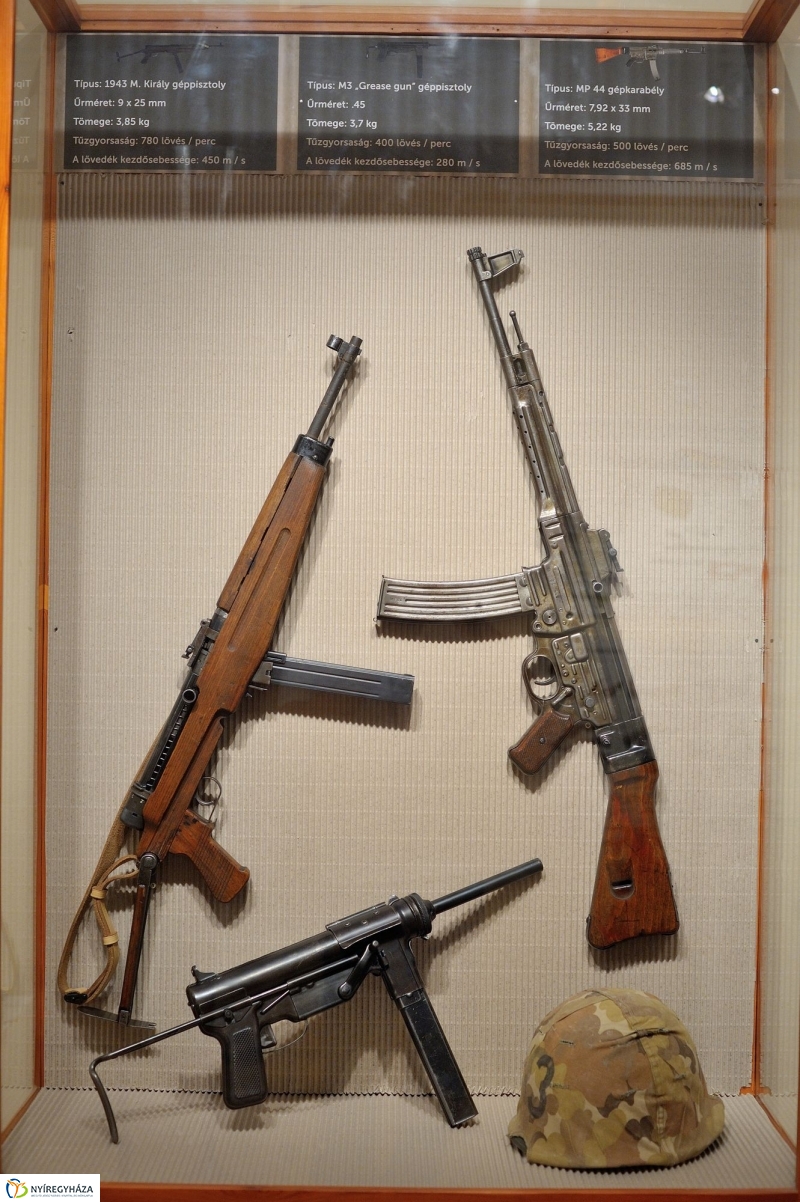 Fegyverkiállítás a múzeumban