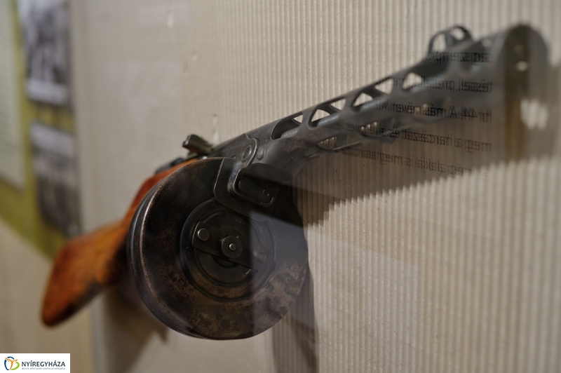 Fegyverkiállítás a múzeumban