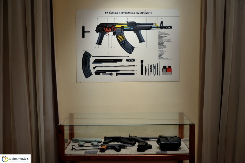 Fegyverkiállítás a múzeumban