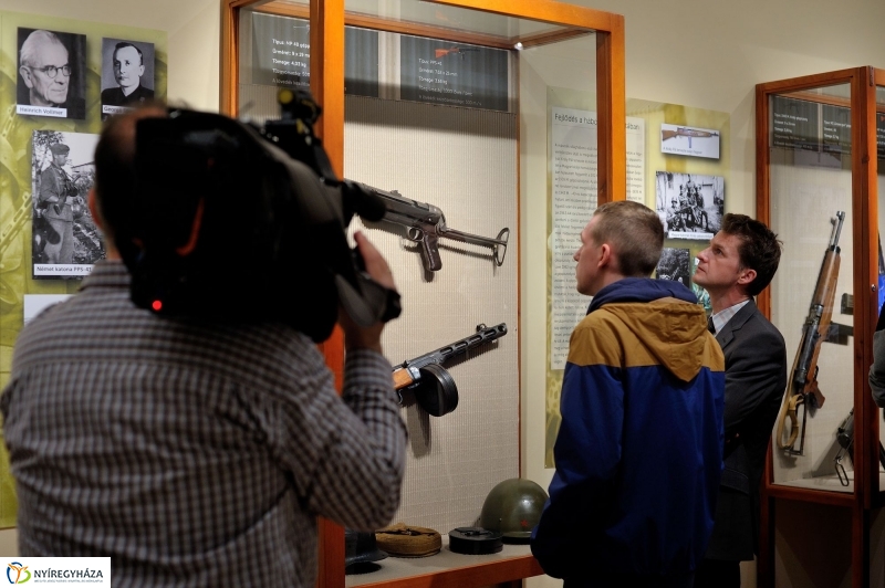 Fegyverkiállítás a múzeumban
