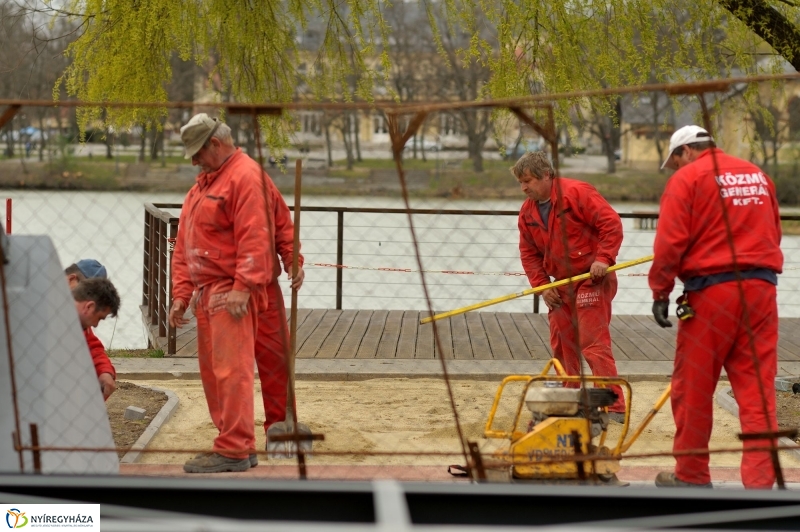 Munkálatok a Csónak utcai hídnál