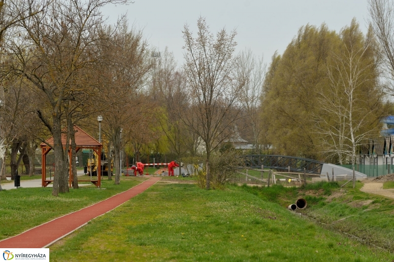 Munkálatok a Csónak utcai hídnál