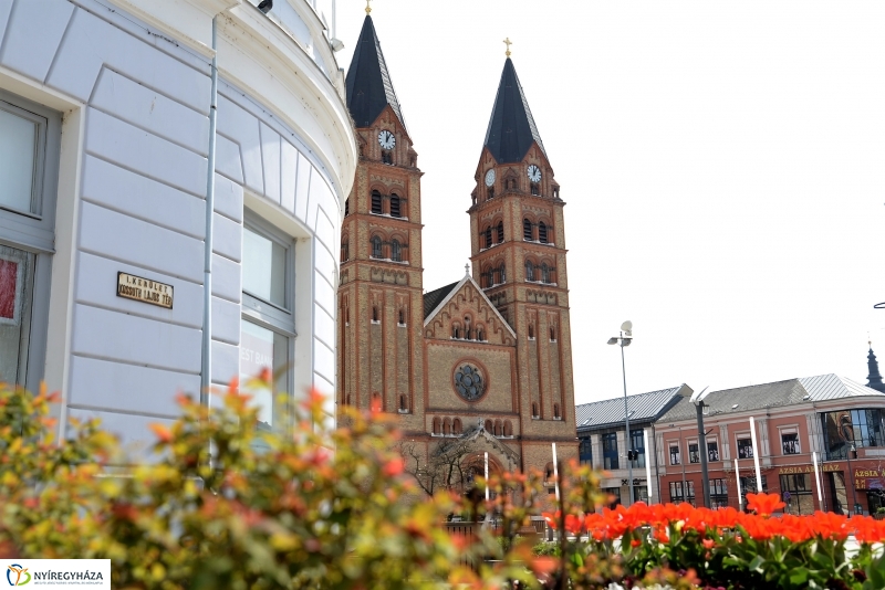 Nyíregyháza virágos belvárosa