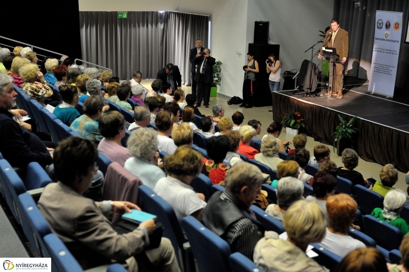 Szépkorúak Akadémiája a VMKK-ban