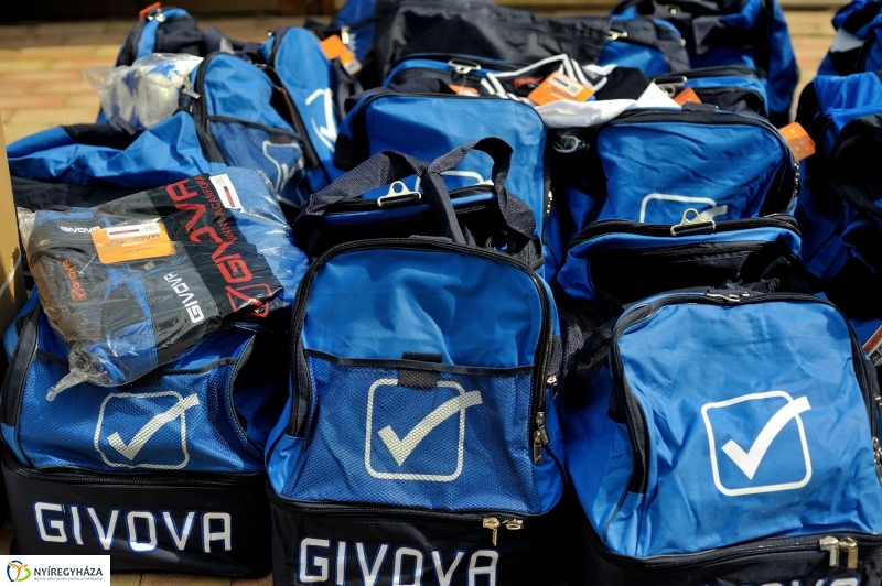 Adomány Mátyfalva labdarúgóinak