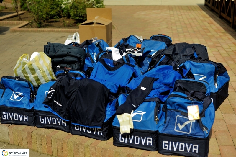 Adomány Mátyfalva labdarúgóinak